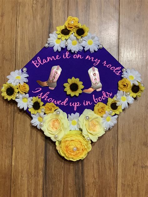 Such a great quote from the wizard of oz! Sometimes when you’re getting through school it seems impossible to finish, however you’ve had the power all along to complete this journey! We’re also obsessed with the yellow brick road. . Pinterest graduation cap ideas